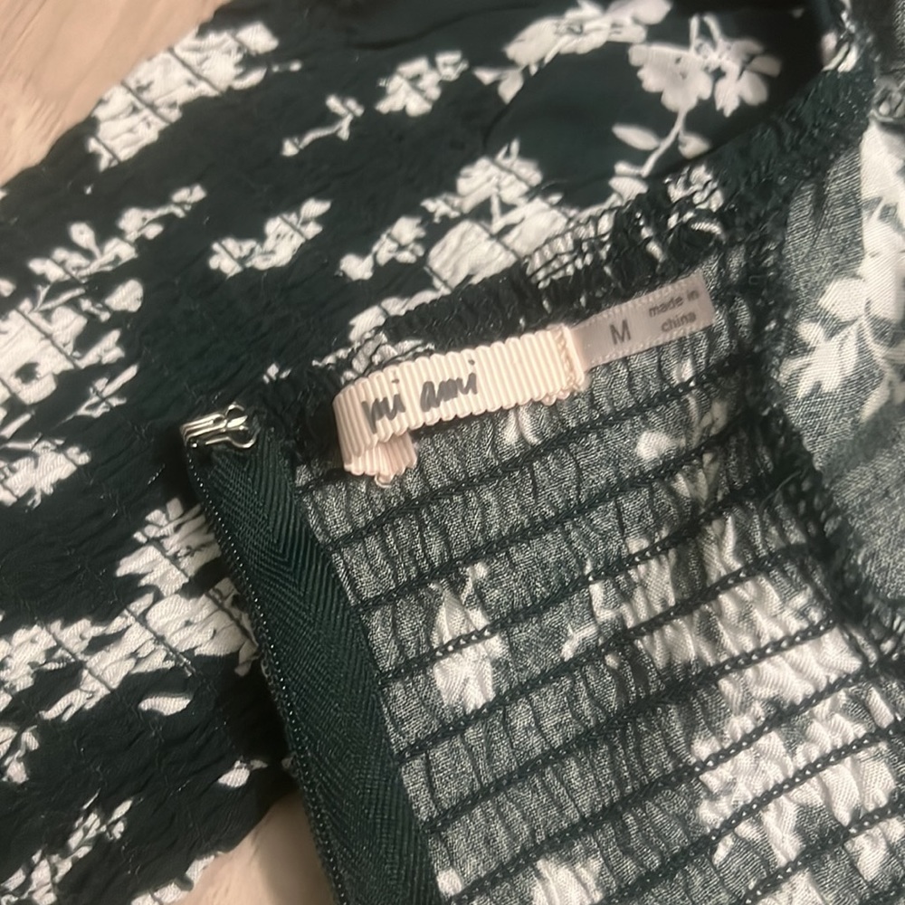 I don’t like it. I paid $65, selling for $35 or best offer. Never been worn. - Picture 5 of 6